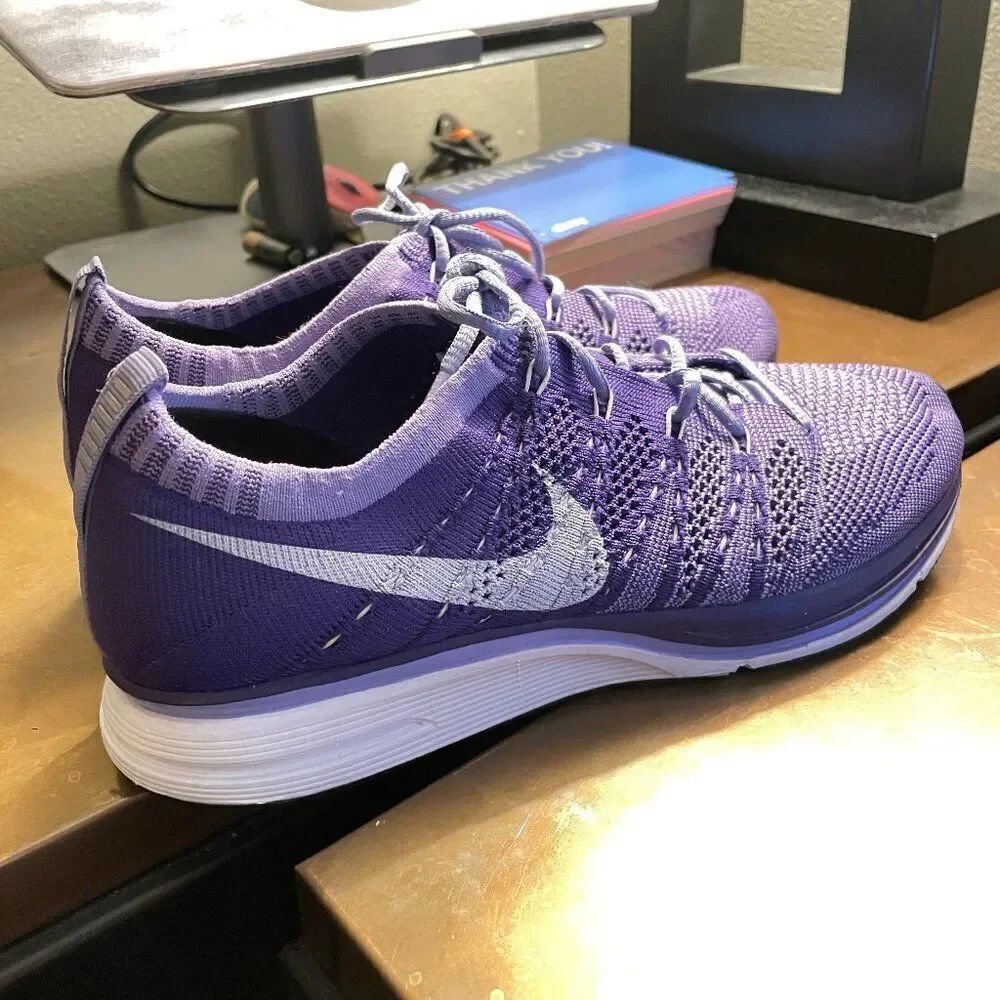 NEW Nike Flyknit trainer purple mauve light purple mens 6.5 womens 8 US